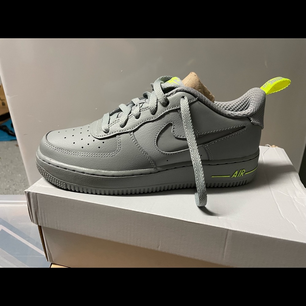 Nike- Air Force 1 (Grey)